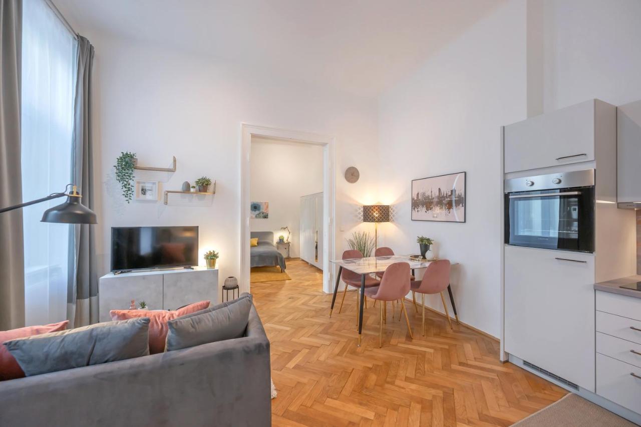 Cosy City Center Apartment Виена Екстериор снимка